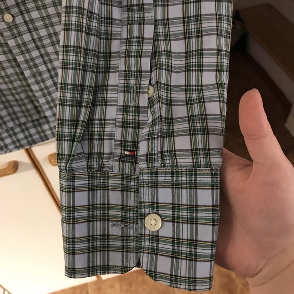 Tommy Hilfiger button down - Picture 4 of 4